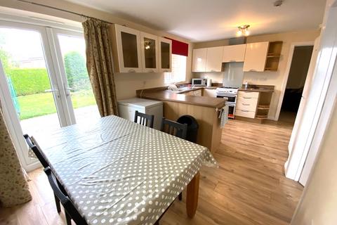 5 bedroom detached house to rent, Galingale View, Newcastle-under-Lyme, ST5