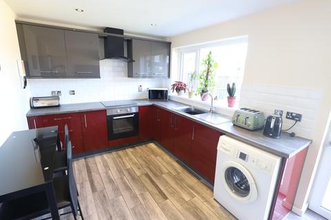 5 bedroom semi-detached house to rent, Lymewood Close, Newcastle-under-Lyme, ST5