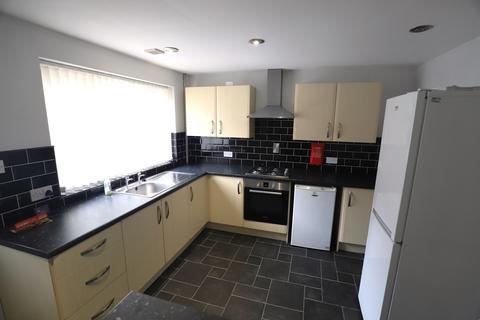 3 bedroom detached house to rent, Stanley Road, Hartshill, Stoke-on-Trent, ST4