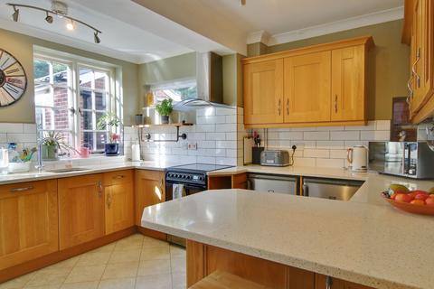 28 Leaside Way, Southampton, SO16 3DU