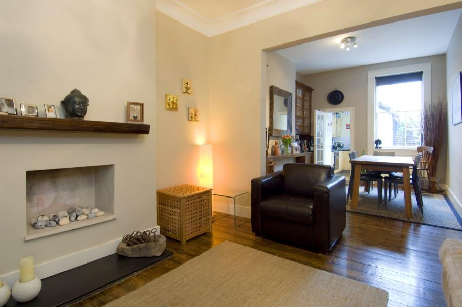 Falkland Road, Kentish Town, NW5 3 bed terraced house £3,497 pcm (£