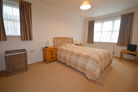 2 bedroom flat to rent, Lower Street, Pulborough, RH20