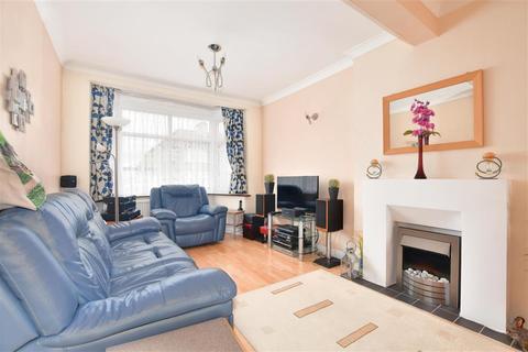 87 Roxy Avenue, Romford, RM6 4AZ
