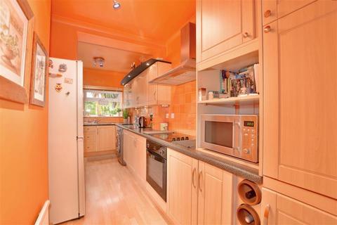 87 Roxy Avenue, Romford, RM6 4AZ