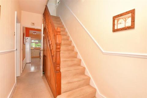 87 Roxy Avenue, Romford, RM6 4AZ