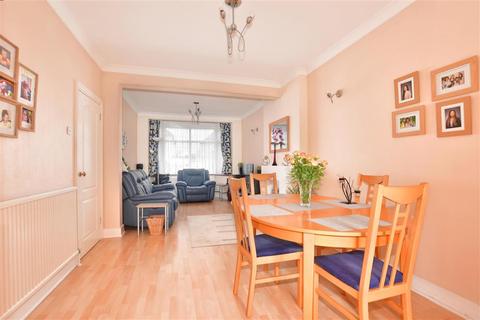 87 Roxy Avenue, Romford, RM6 4AZ