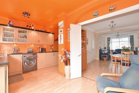 87 Roxy Avenue, Romford, RM6 4AZ