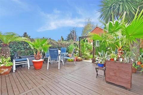 87 Roxy Avenue, Romford, RM6 4AZ