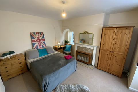6 bedroom detached house to rent, Ashenden Road, Guildford GU2