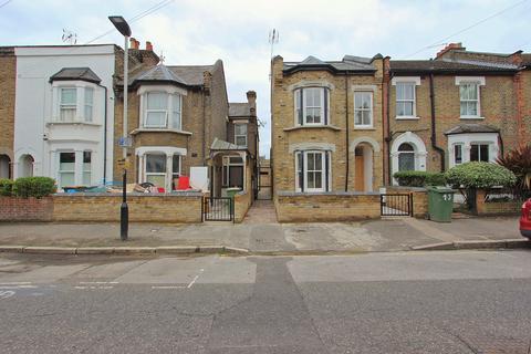 1 bedroom ground floor flat to rent, Tylney Road, London E7