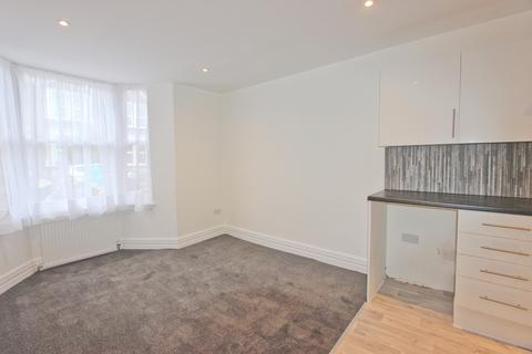 1 bedroom ground floor flat to rent, Tylney Road, London E7