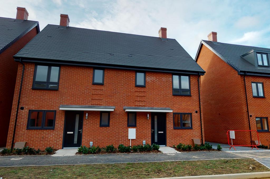 Heritage Road, Bridgefield, Ashford... 3 bed semidetached house £
