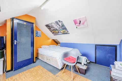 26 Deans Road, London, W7 3QB