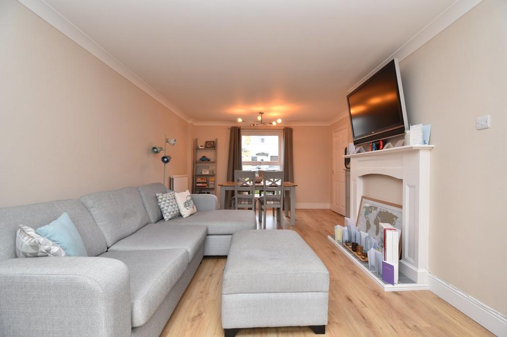 Chertsey Rise, Stevenage 3 bed end of terrace house £300,000