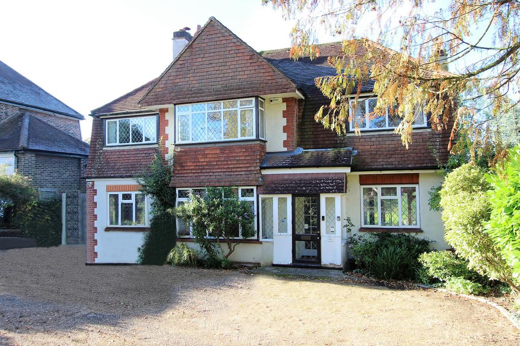 Beacon Way, Banstead 4 bed detached house £950,000