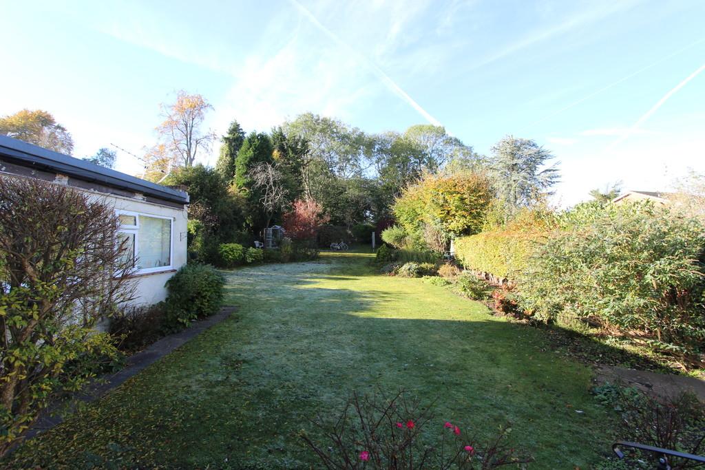 Beacon Way, Banstead 4 bed detached house £950,000