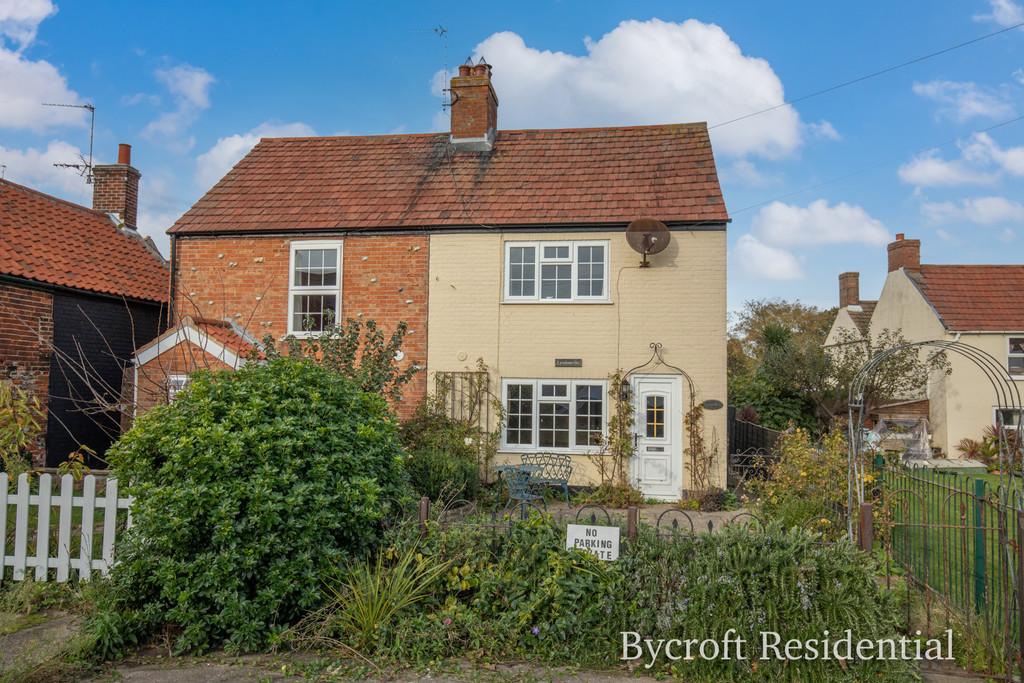 Beach Road, Wintertononsea 2 bed semidetached house £275,000