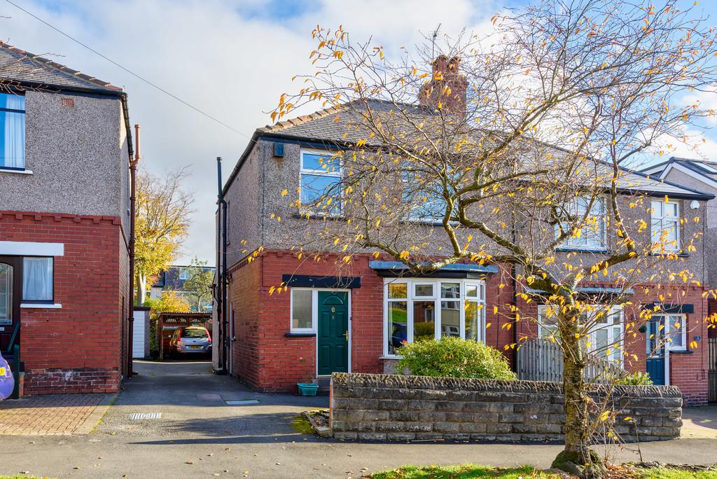 Delph House Road, Crosspool, Sheffield 3 bed semidetached house £340,000