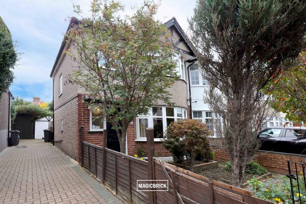 Sussex Avenue, Isleworth 3 bed end of terrace house £595,000