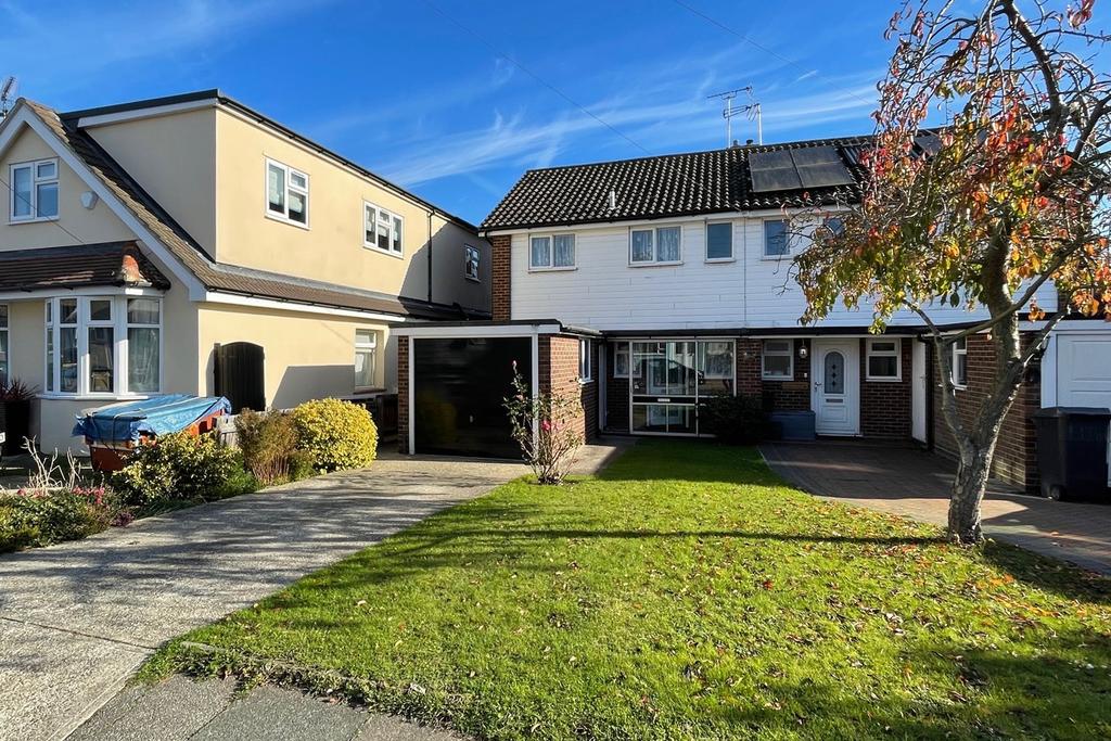 Sunrise Avenue, Chelmsford, CM1 3 bed semidetached house £375,000
