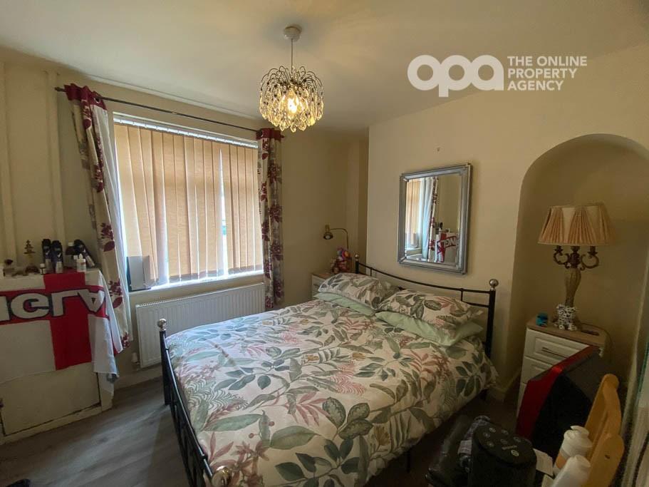 8 Yield Bloxwich Road South, Willenhall, WV13 2 bed block of