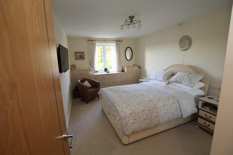 2 bedroom retirement property for sale - Goodes Court, Royston, SG8