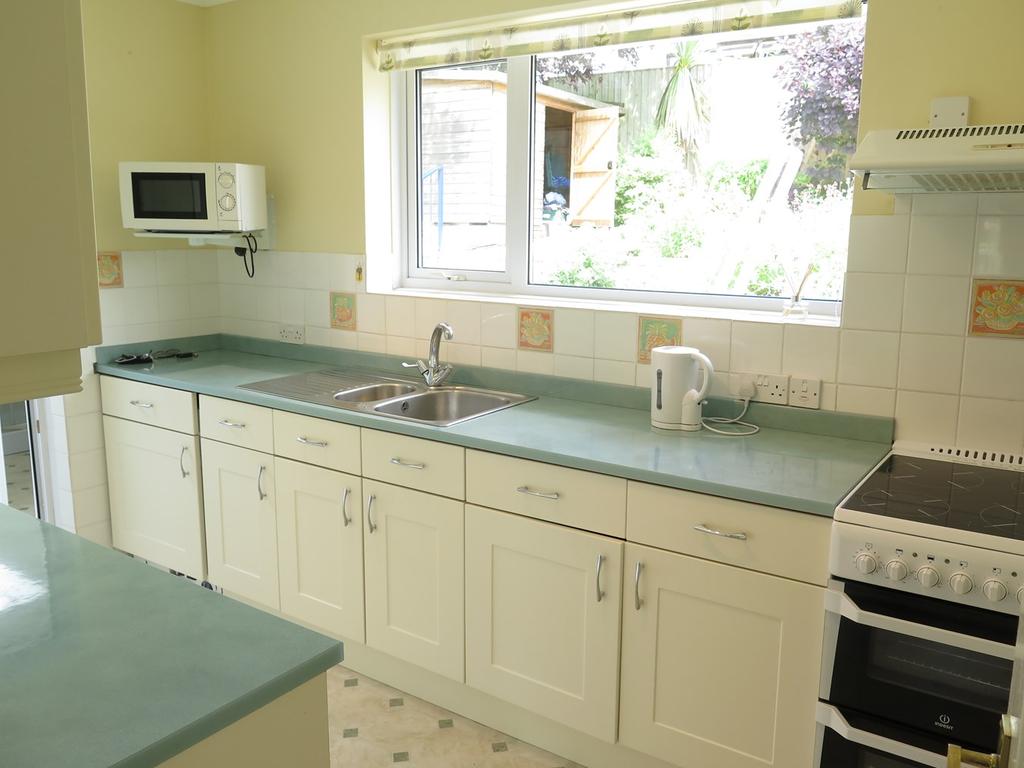 Kings Castle Road, Wells, BA5 3 bed semidetached bungalow £289,950