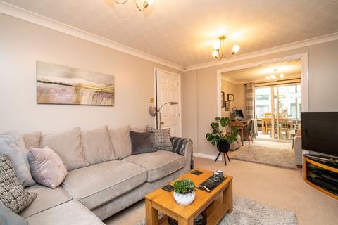 18 Kempsey Close, Luton, LU2 8TT