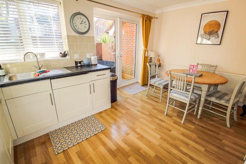 Kitchen / dining...