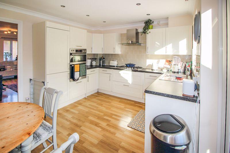 Kitchen / dining...