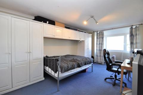 2 bedroom flat for sale - Gated Development, Charter Court, New Malden