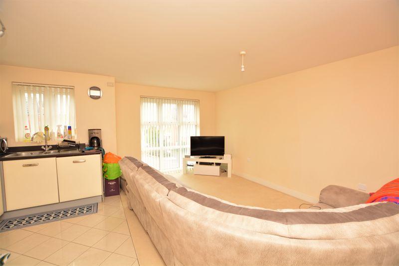 Eltham Avenue, Slough 1 bed apartment £180,000