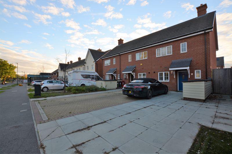 Wentworth Avenue, Slough 3 bed terraced house £1,500 pcm (£346 pw)
