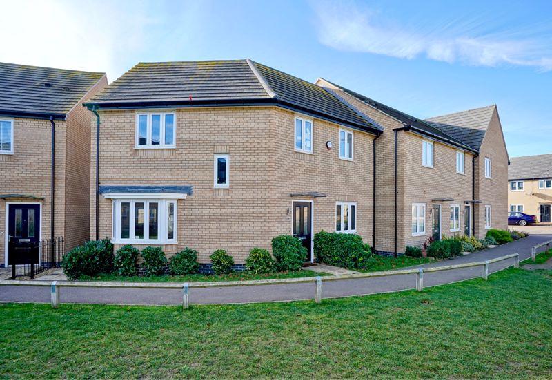 Meadow Gardens, Huntingdon 3 bed semidetached house £280,000