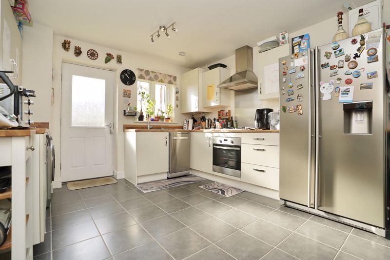 Meadow Gardens, Huntingdon 3 bed semidetached house £280,000