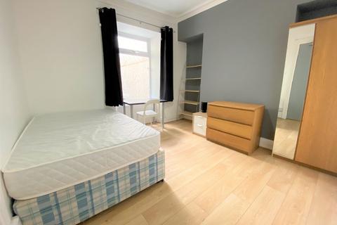 6 bedroom house to rent - King Edward Road, Brynmill, Swansea