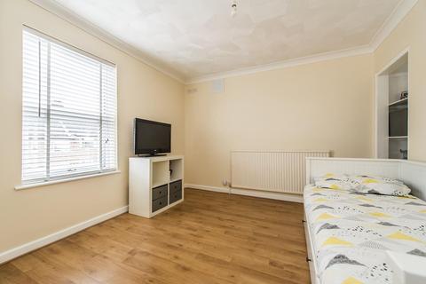 14 Betsham Road, Swanscombe, DA10 0EU