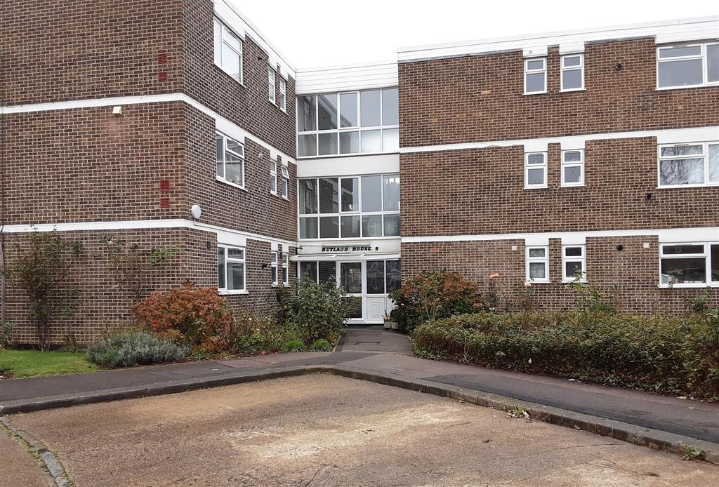 Stratton Close, Canons Park, Edgware 1 bed flat £1,100 pcm (£254 pw)