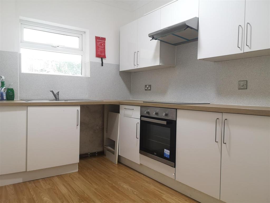 Avenue Road, Dover 3 bed £875 pcm (£202 pw)