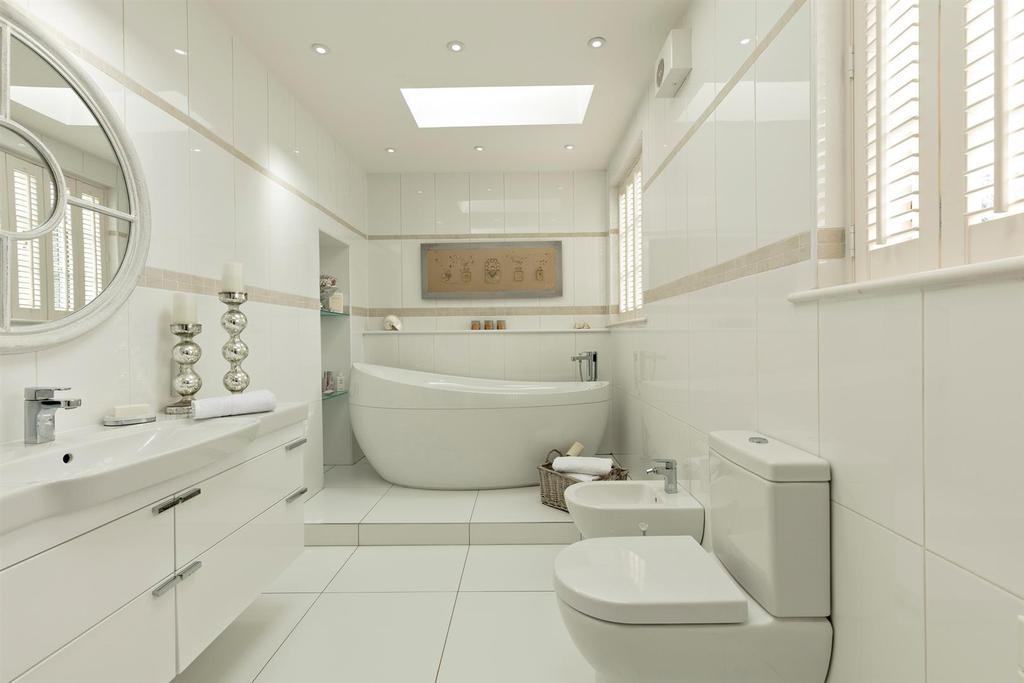 Meriden House Master Bedroom Ensuite Bathroom