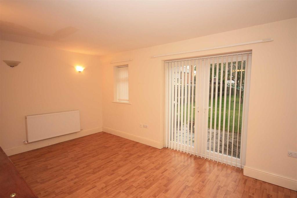Stanley Avenue, Rainford, WA11 8HU 3 bed semidetached house £775 pcm