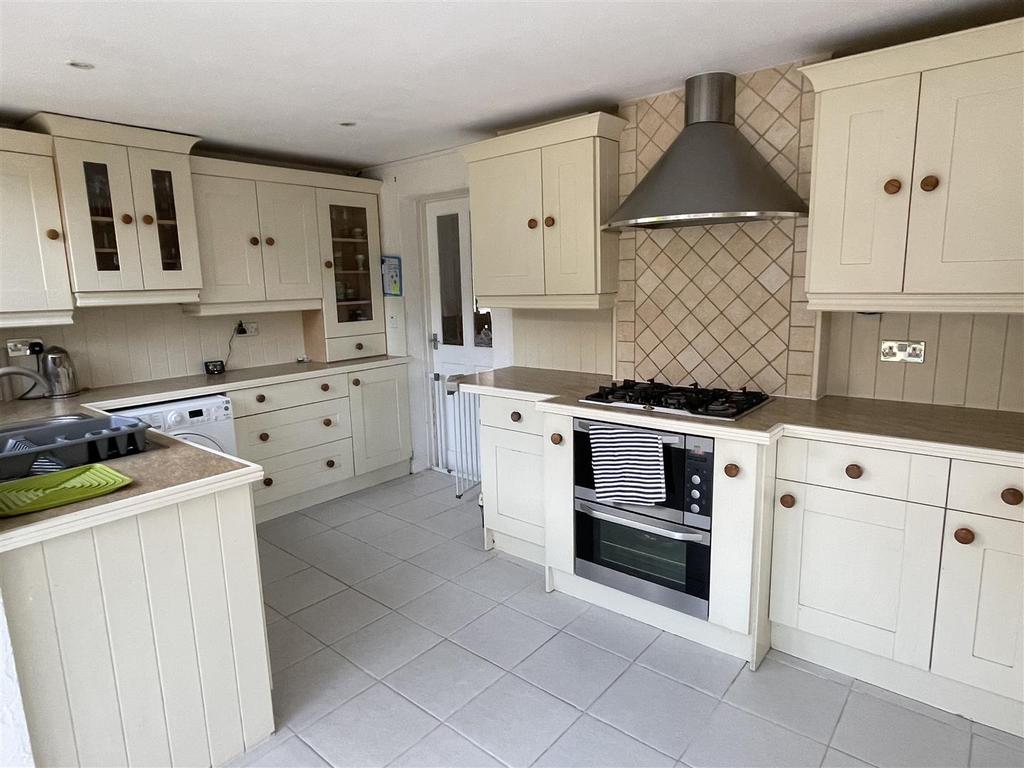 Southbourne Road, St. Austell 4 bed detached bungalow £400,000