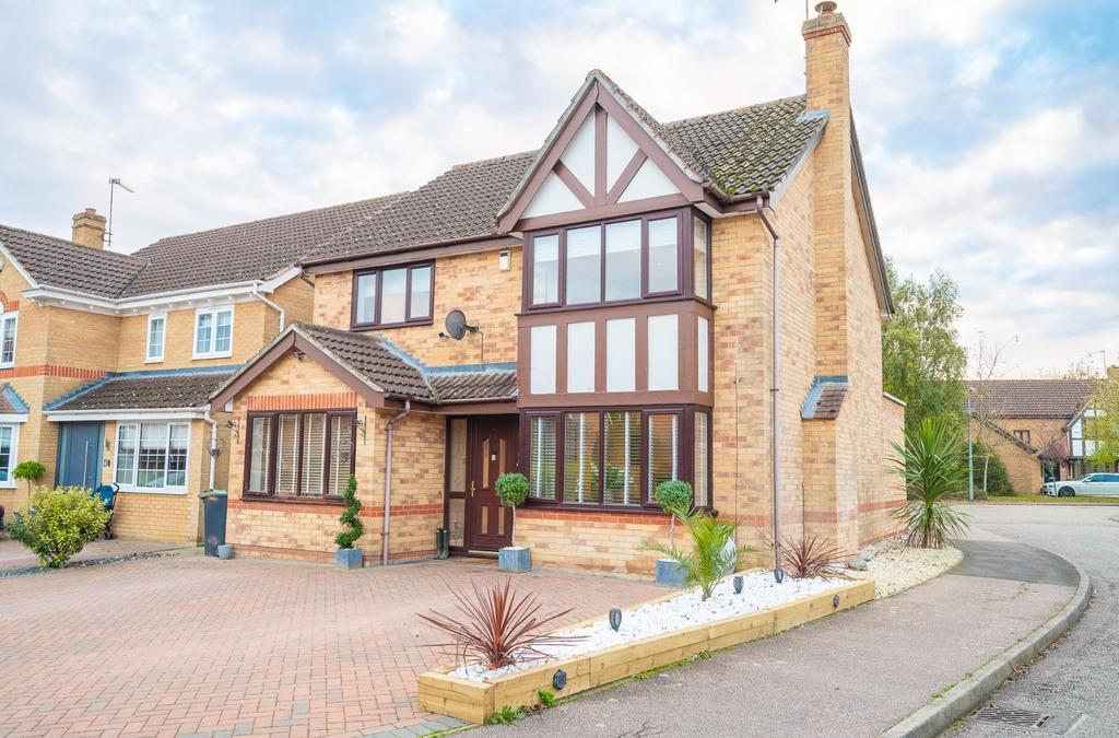 Leigh Drive, Elsenham, Stortford 4 bed detached house £600,000