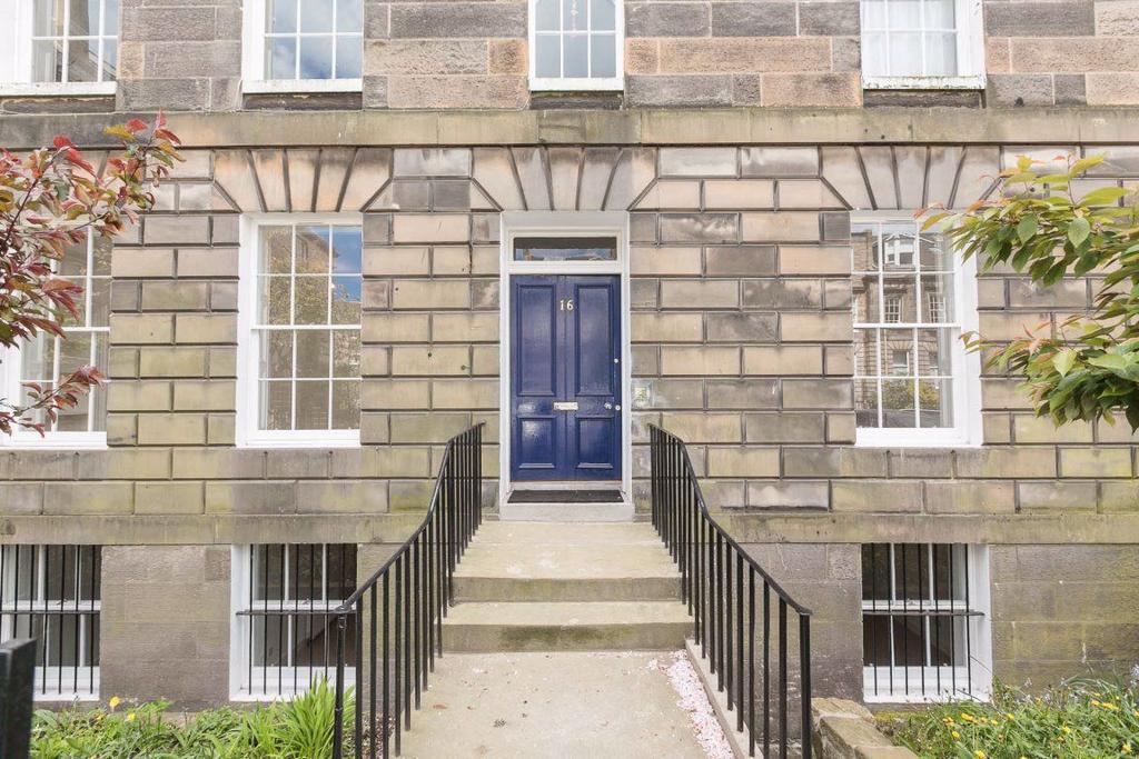 SMITHS PLACE, LEITH, EH6 8NT 3 bed flat £1,365 pcm (£315 pw)