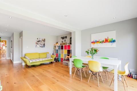14 Gassiot Way, Sutton, SM1 3BA