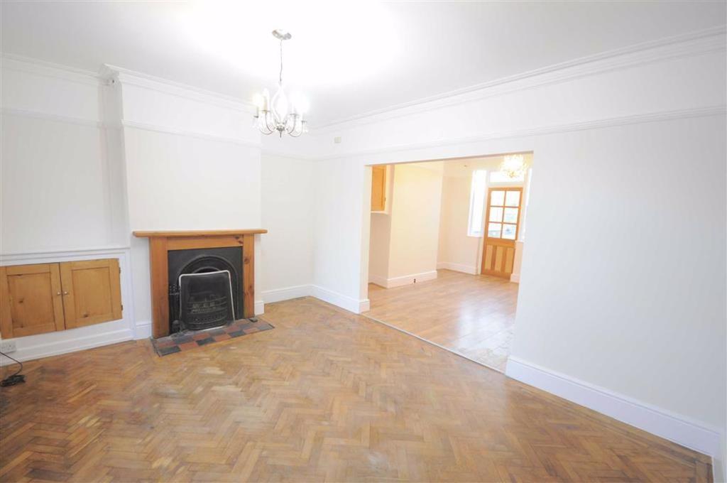 Victor Street, Stone 2 bed terraced house £650 pcm (£150 pw)