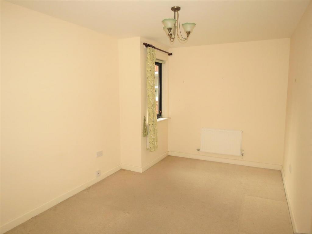 Apartment 5 Darwin House - NEW Bed 1.JPG