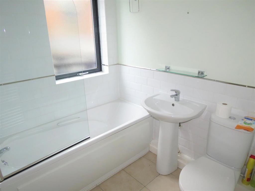 Apartment 5 Darwin House - NEW bathroom.JPG