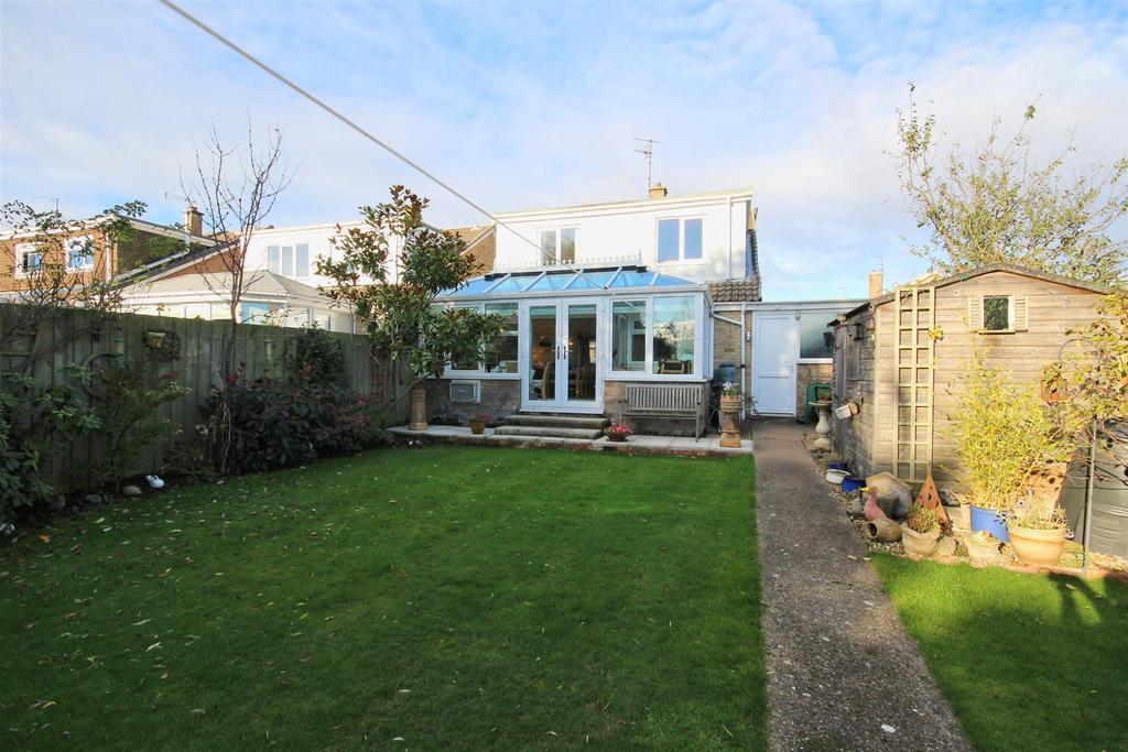 Alexandra Drive, Beverley 3 bed link detached house £310,000