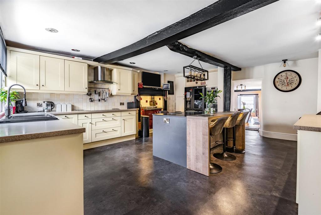 Church Road, Alphington, Exeter 5 bed detached house £695,000